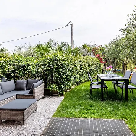 Bluemoon -Luminoso Apt Con Piscina Lazise Exterior photo